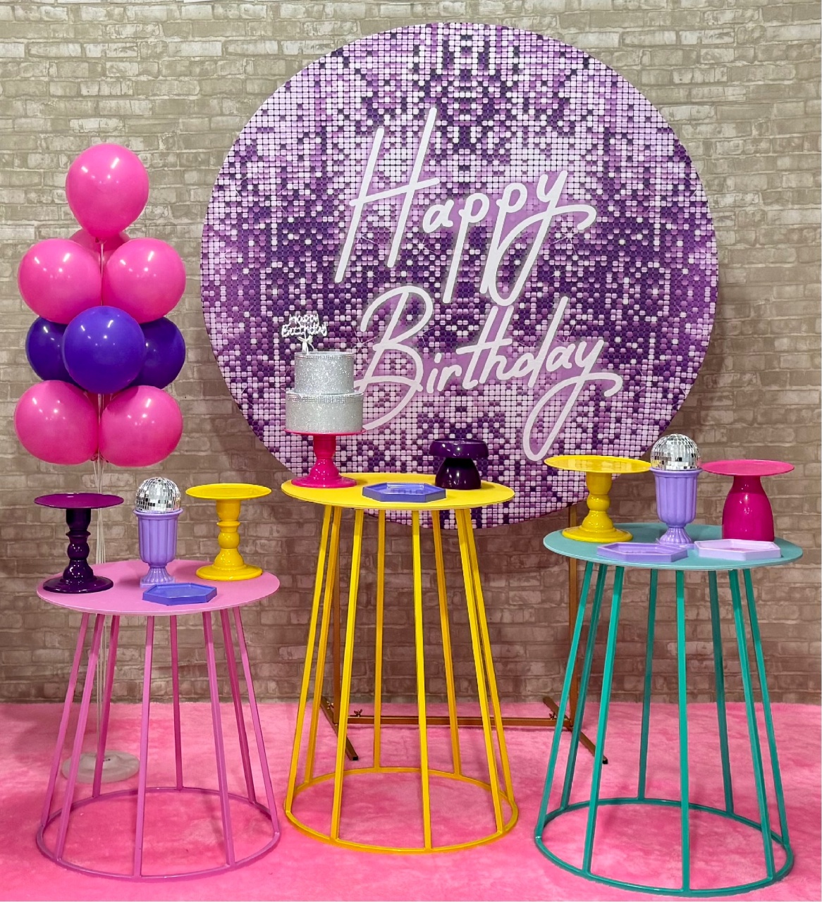 Happy Birthday Roxo E Prata Com Mesas Coloridas - SofistiqueDecor