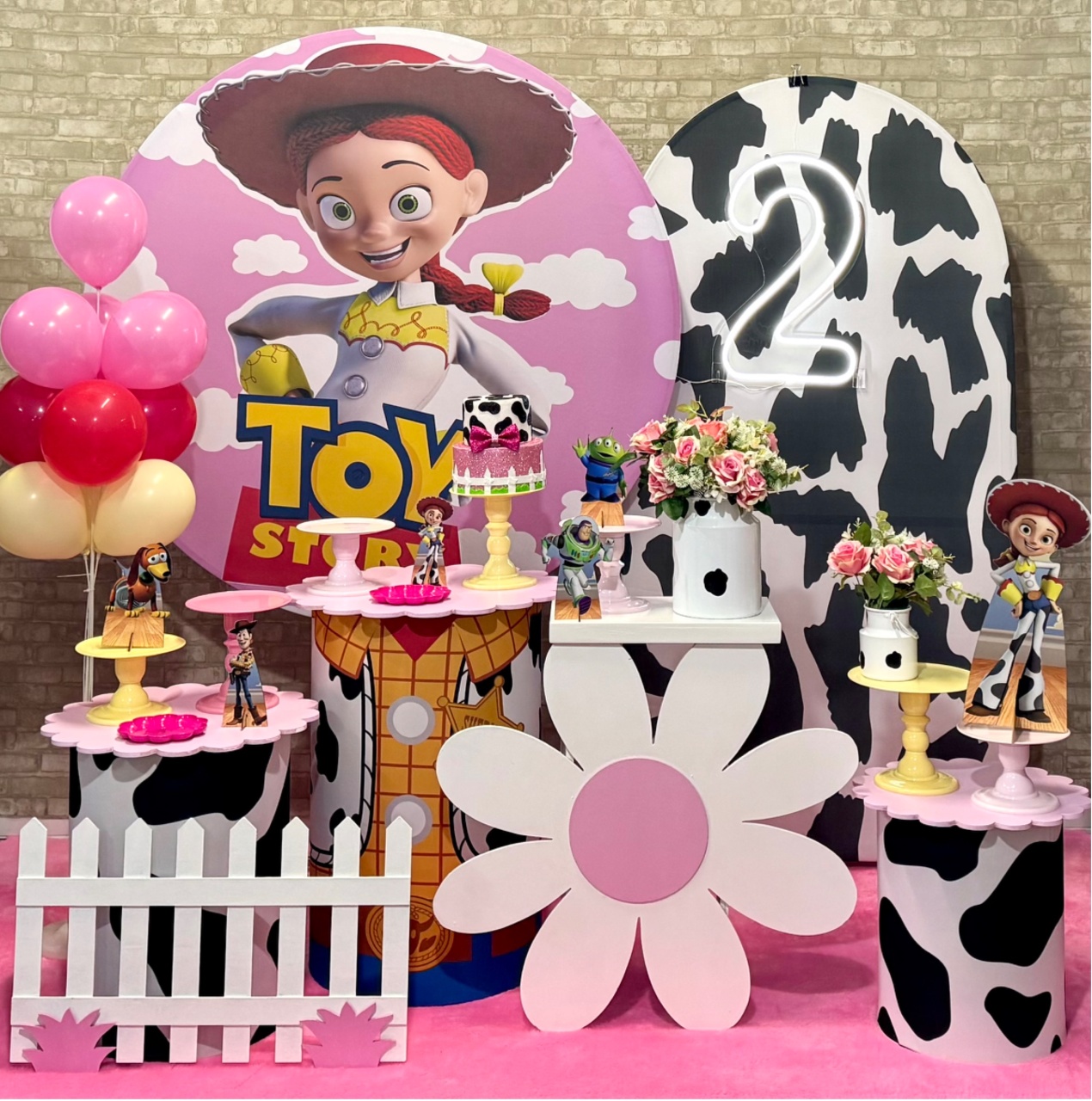Toy Story Rosa Com Painel Lateral - Modelo 1 - SofistiqueDecor