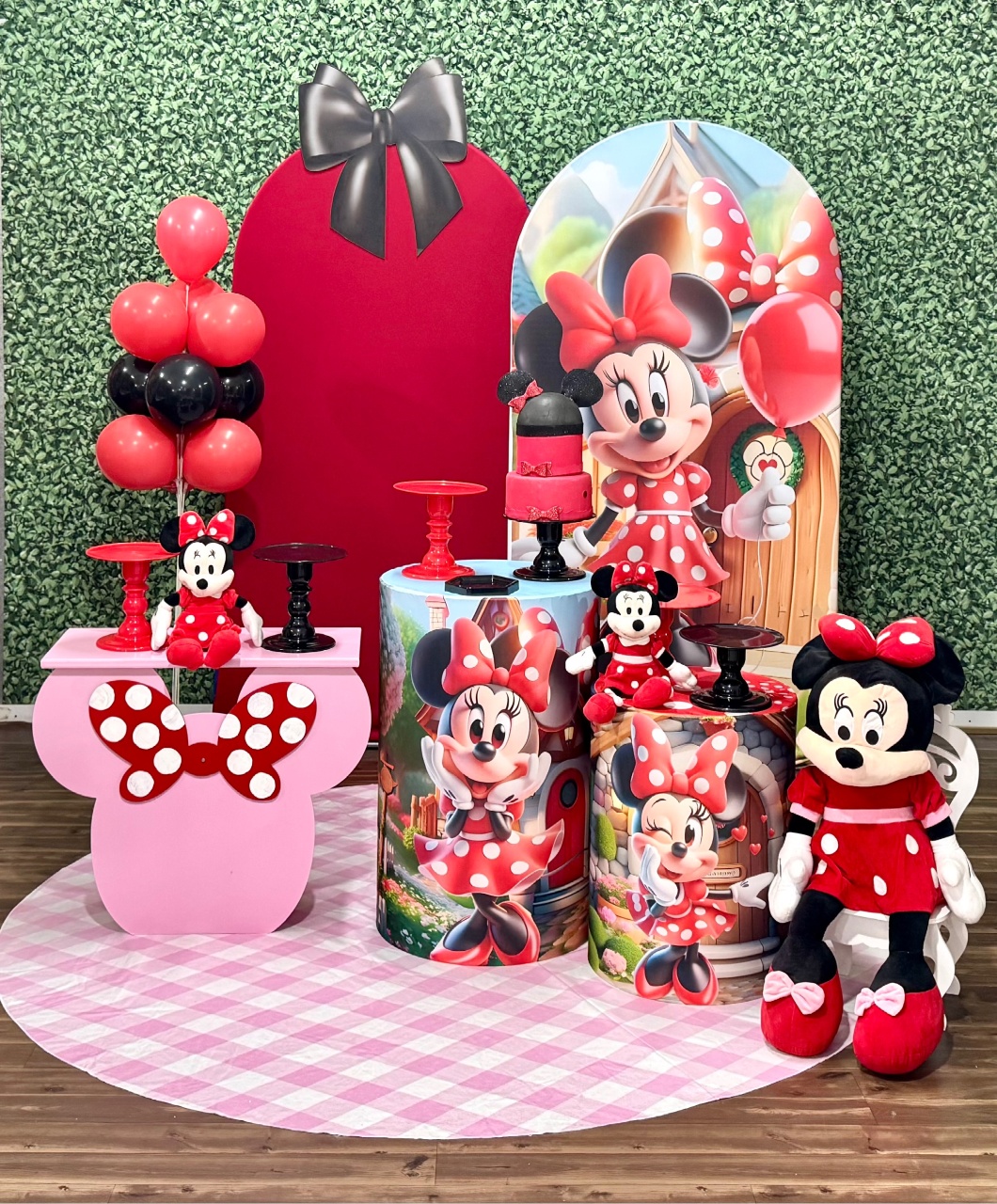 Minnie Vermelha Com Painel Romano - SofistiqueDecor