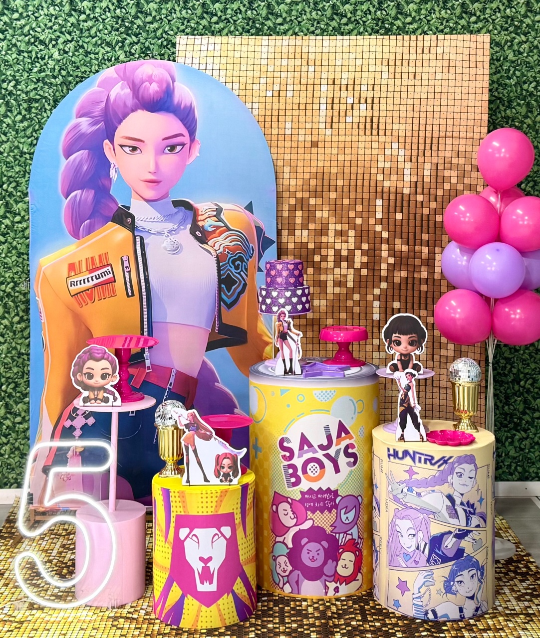 Guerreiras Do K-Pop Com Painel Romano E Retangular - SofistiqueDecor