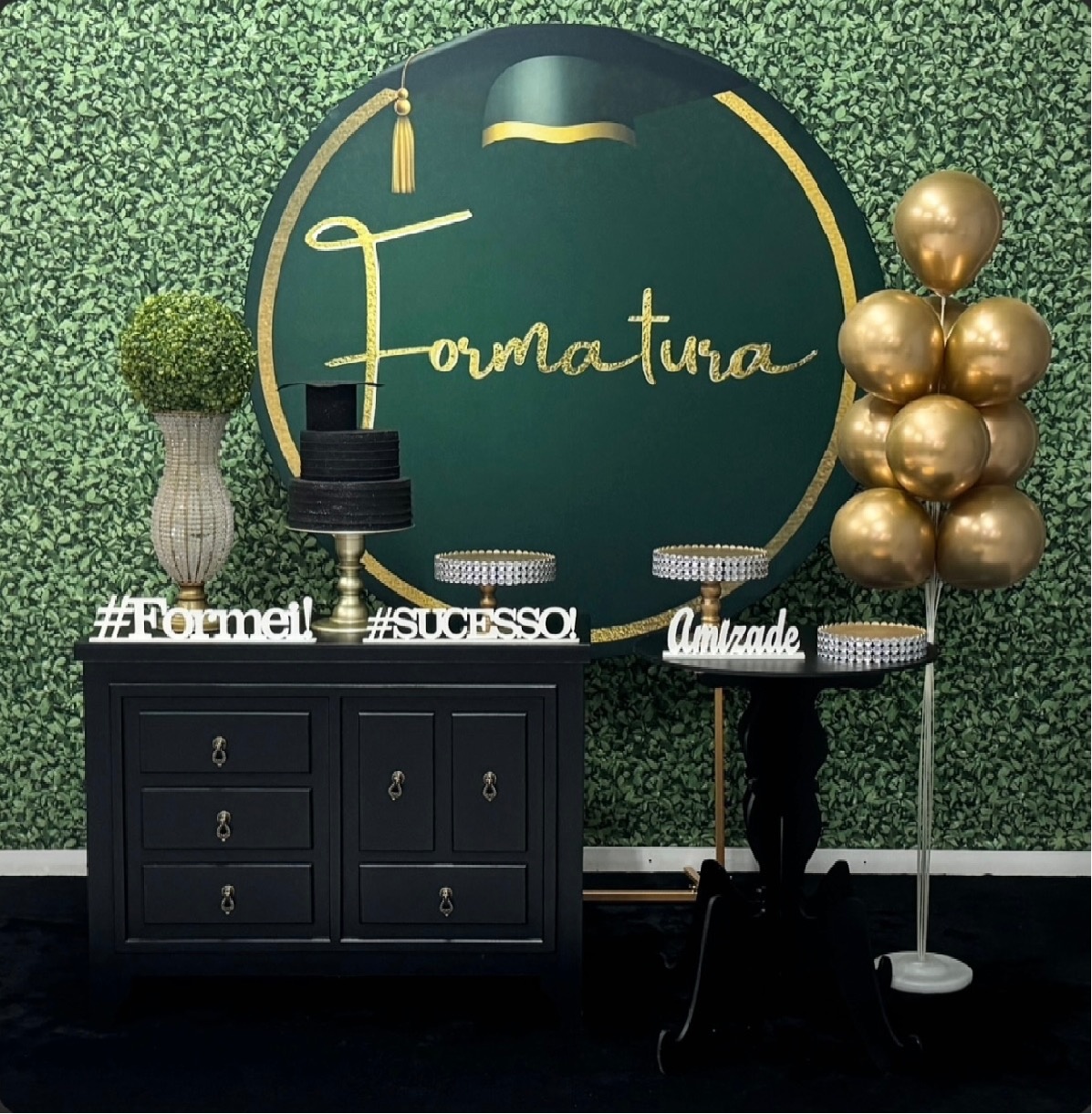 Formatura Verde Com Mesa - SofistiqueDecor