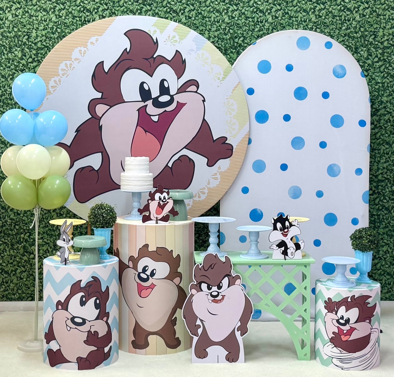 Baby Looney Tunes Taz Com Painel Lateral Romano - SofistiqueDecor