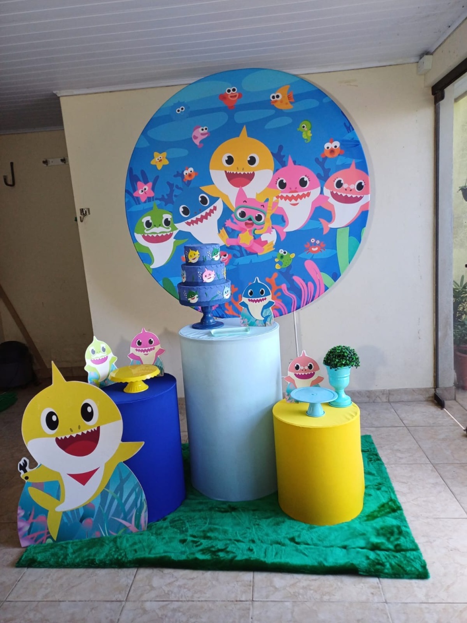 Baby Shark Menino  - Kit Parabéns - Adoleta Pegue e monte e brinquedos 
