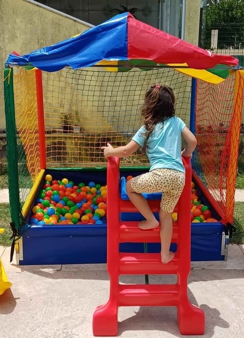 Piscina - Adoleta Pegue e monte e brinquedos 