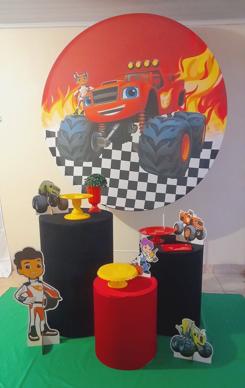 Blaze - Kit Parabéns   - Adoleta Pegue e monte e brinquedos 