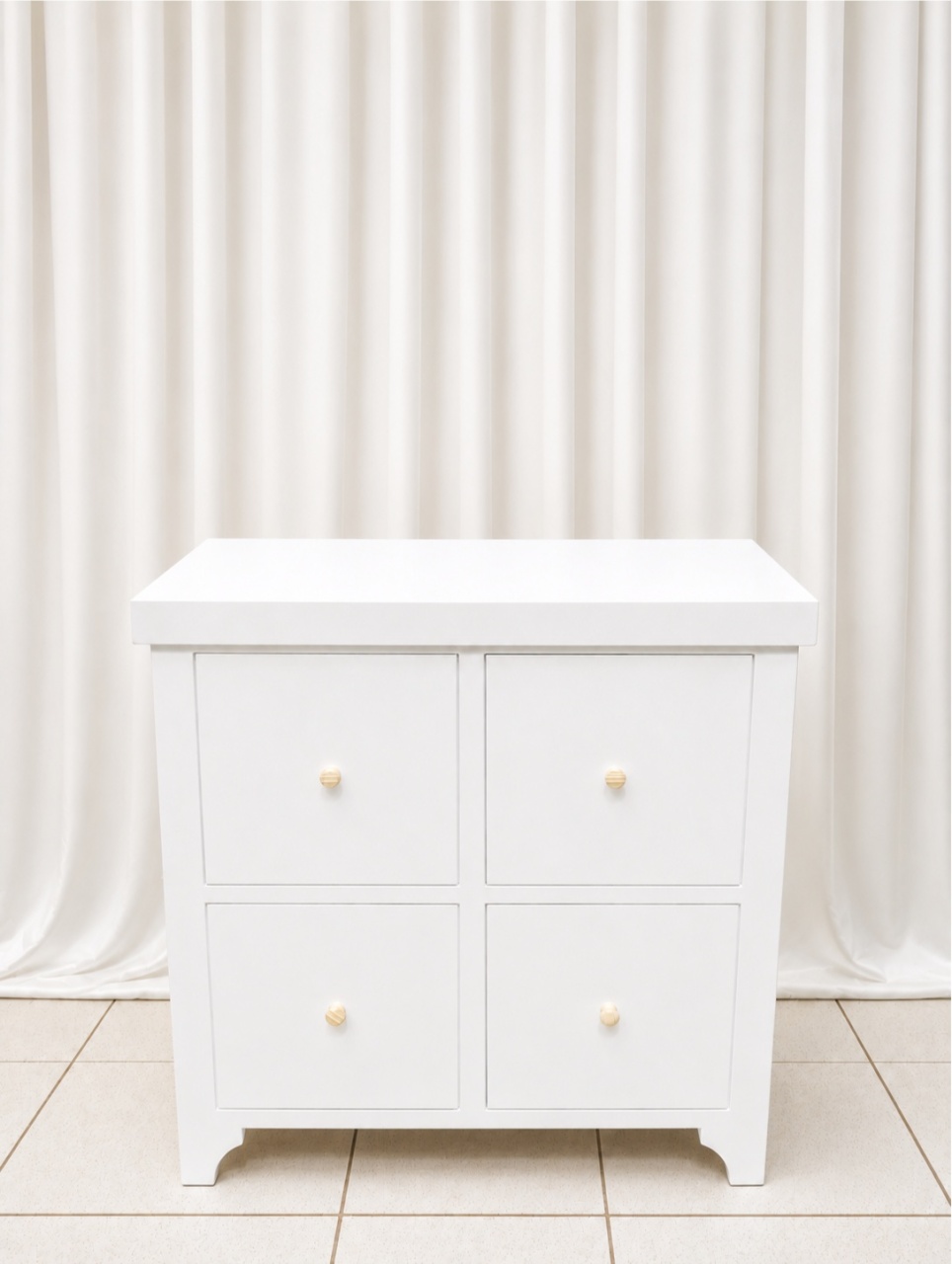 Mesa Branca (Mini) -  Jenaina Decoração e Locação 