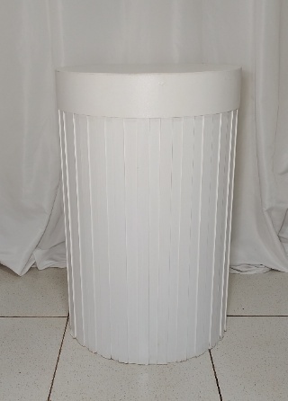 Cilindro Branco Ripado G -  Jenaina Decoração e Locação 