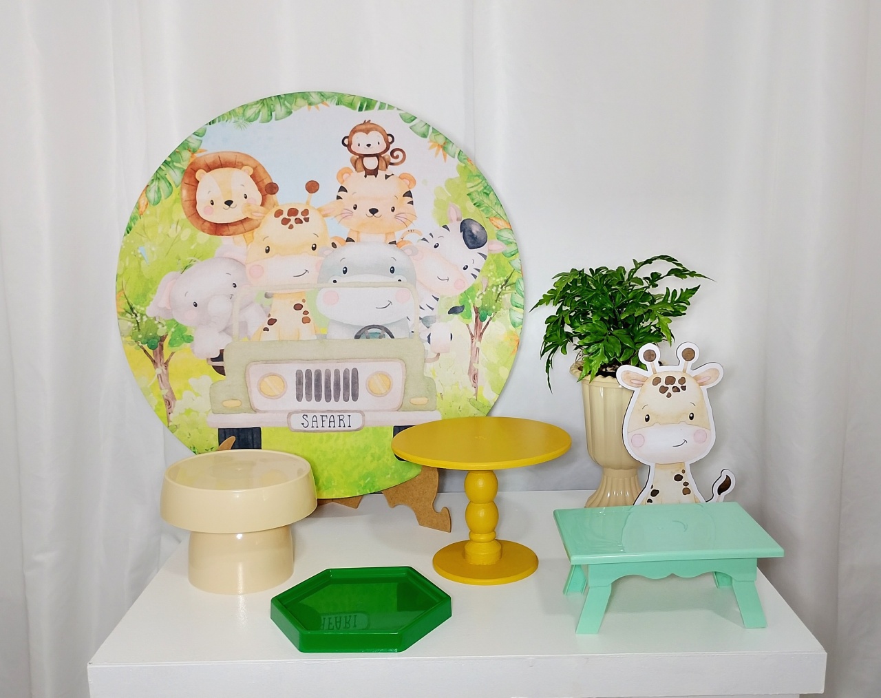 Festa Na Mesa Safari -  Jenaina Decoração e Locação 