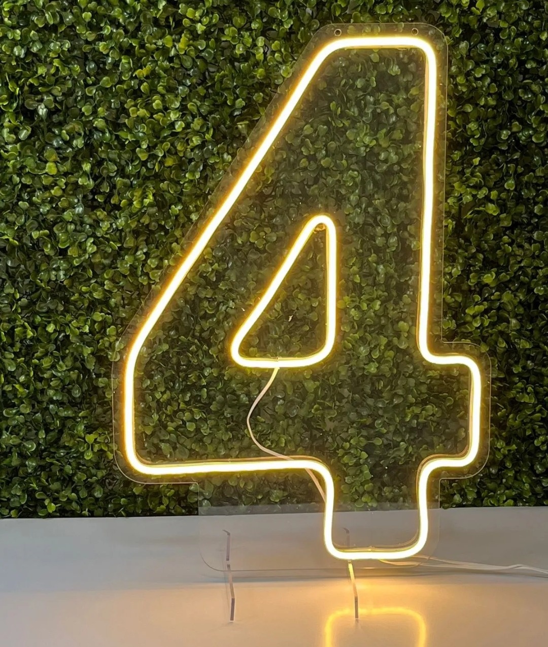 Número 4 Em Led -  Jenaina Decoração e Locação 