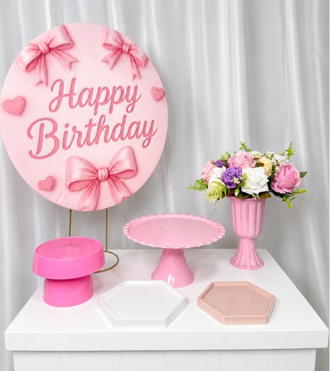 Festa Na Mesa Laço Rosa -  Jenaina Decoração e Locação 