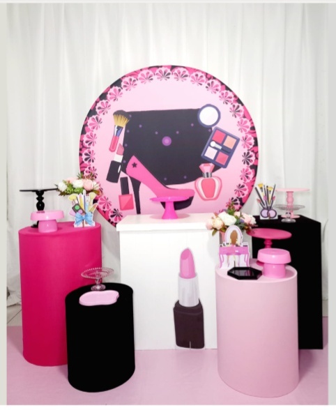 Maquiagem  -  Jenaina Decoração e Locação 