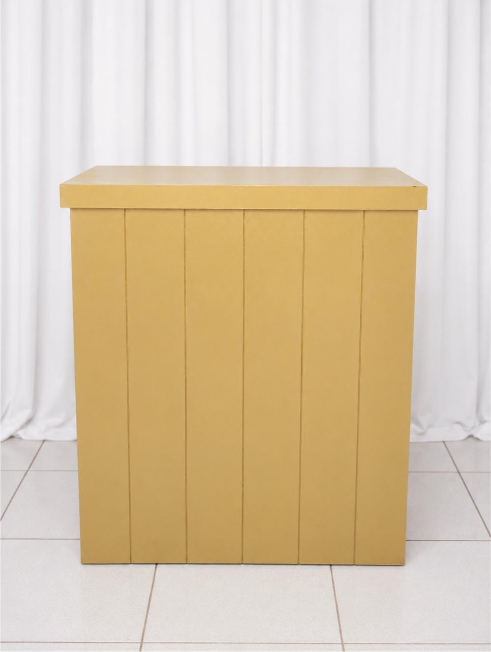 Mesa Cômoda Marron -  Jenaina Decoração e Locação 