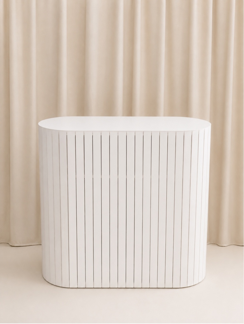 Mesa Branca Ripada -  Jenaina Decoração e Locação 