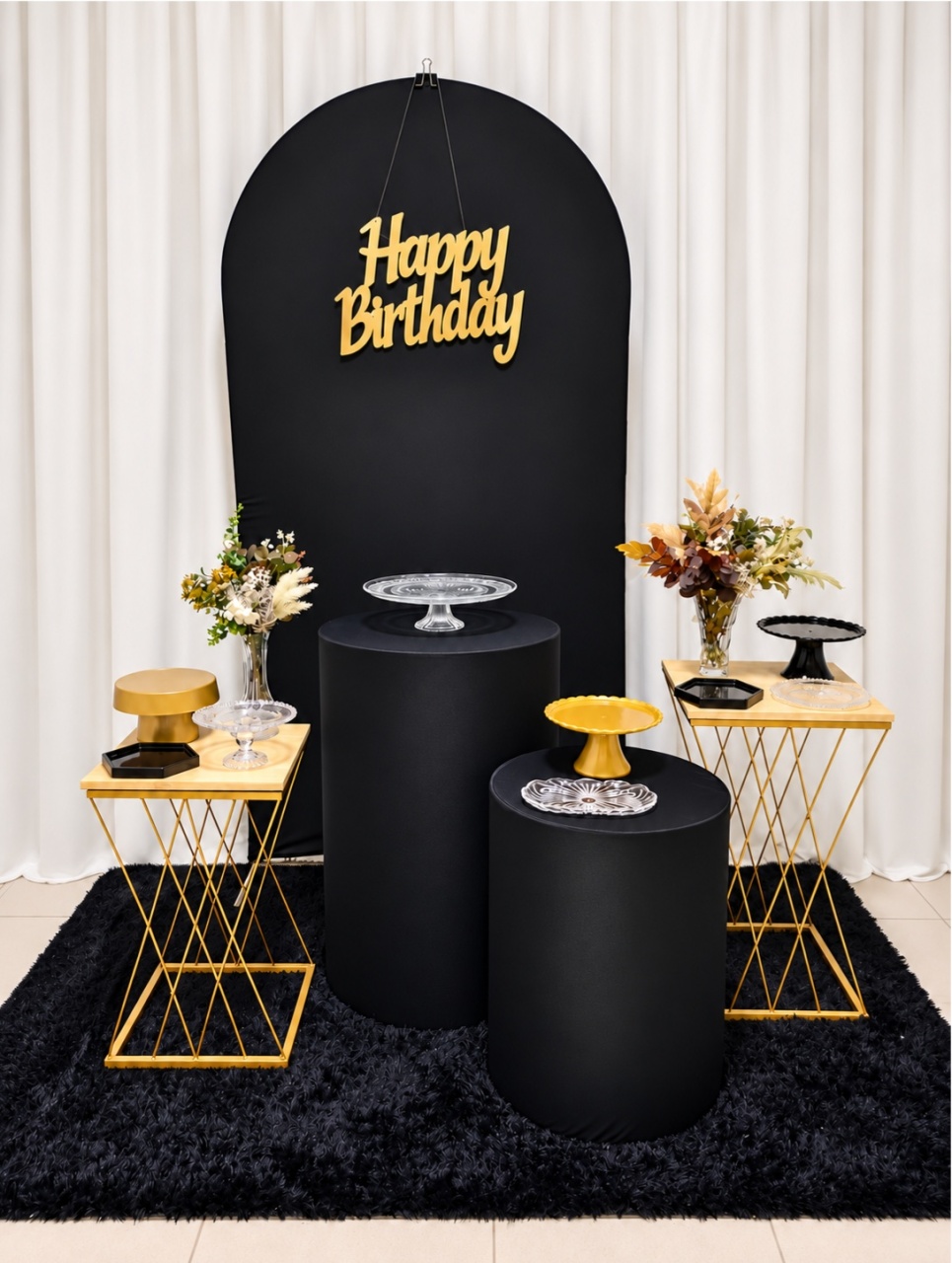 Preto E Dourado -  Jenaina Decoração e Locação 