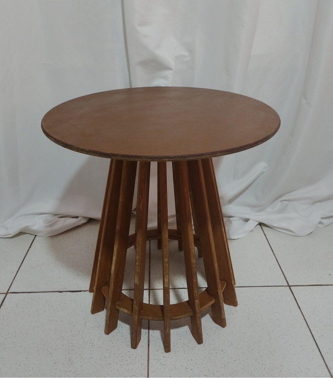 Mesa Ripada Mdf Pequena -  Jenaina Decoração e Locação 
