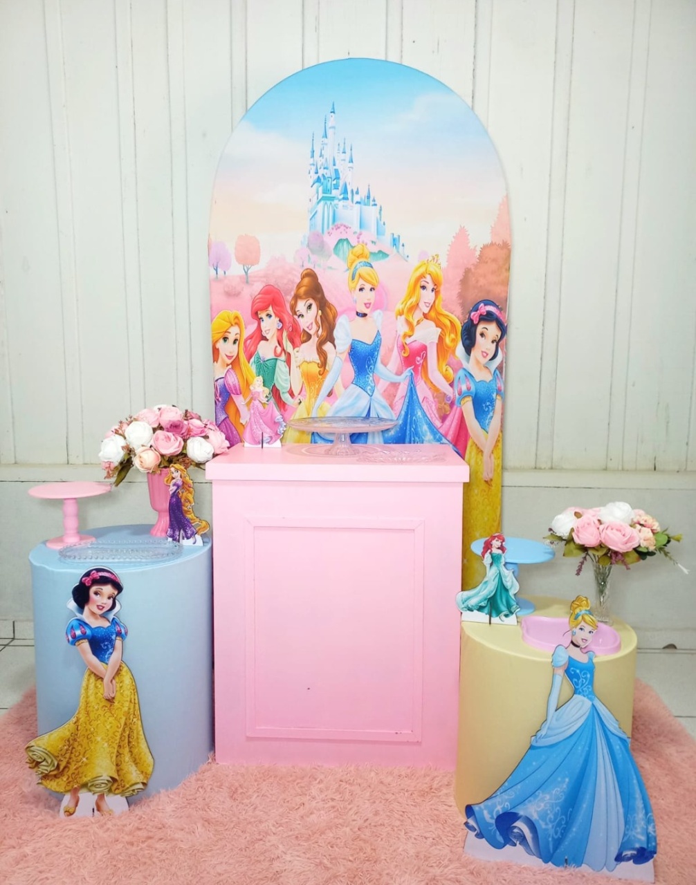 Princesas  -  Jenaina Decoração e Locação 