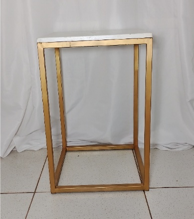 Mesa de Ferro Quadrada Menor -  Jenaina Decoração e Locação 