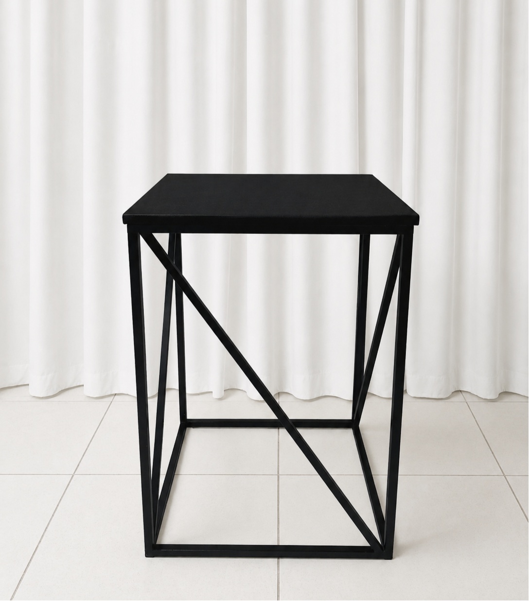 Mesa Preta de Ferro ✨ -  Jenaina Decoração e Locação 