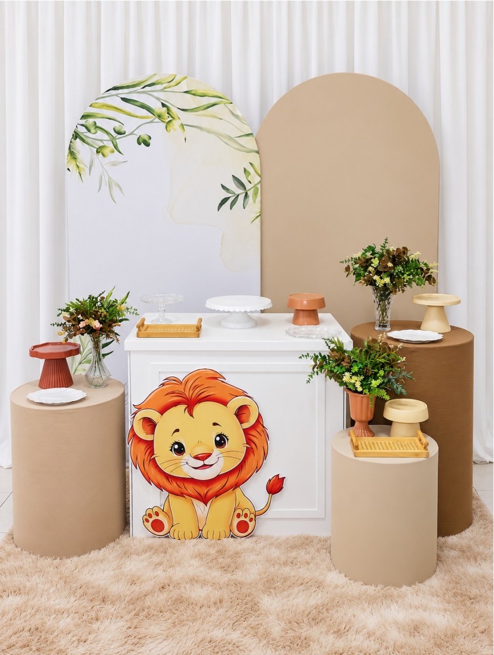 Leãozinho Premium -  Jenaina Decoração e Locação 