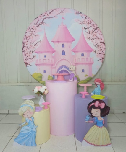 Princesas -  Jenaina Decoração e Locação 