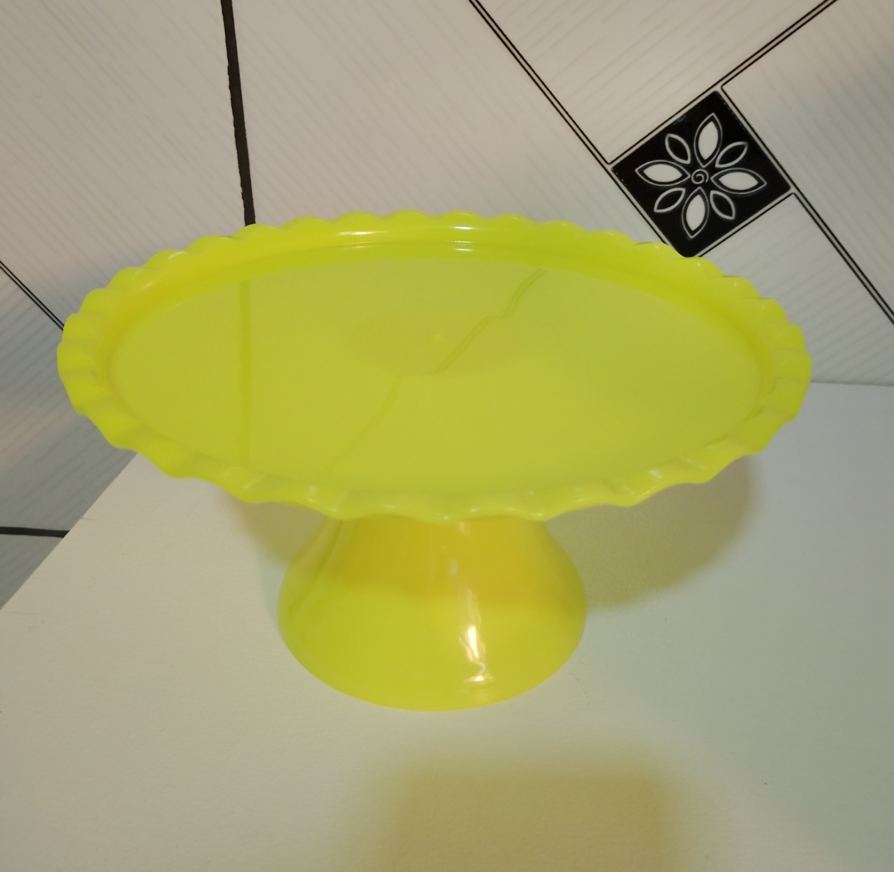 Peça Doce Amarela Neon -  Jenaina Decoração e Locação 