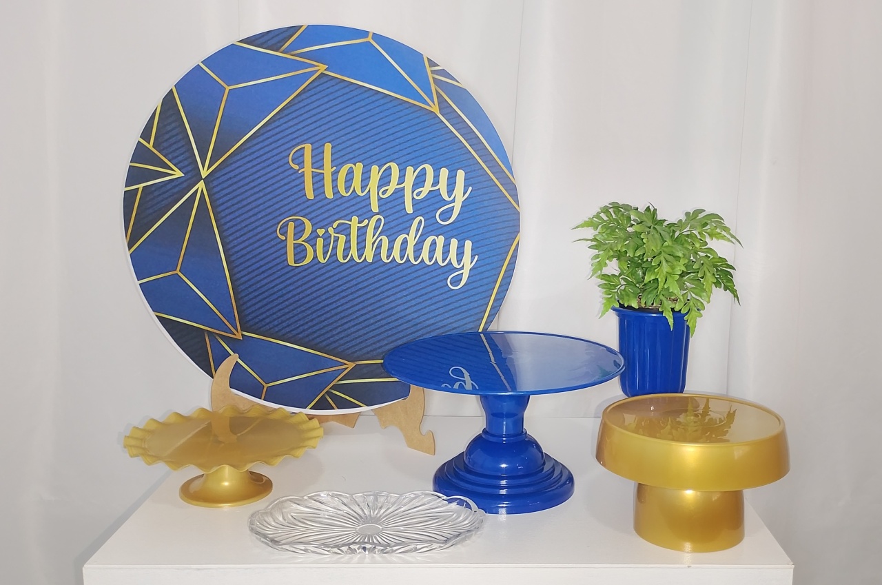 Festa Na Mesa Azul Happy Birthady  -  Jenaina Decoração e Locação 