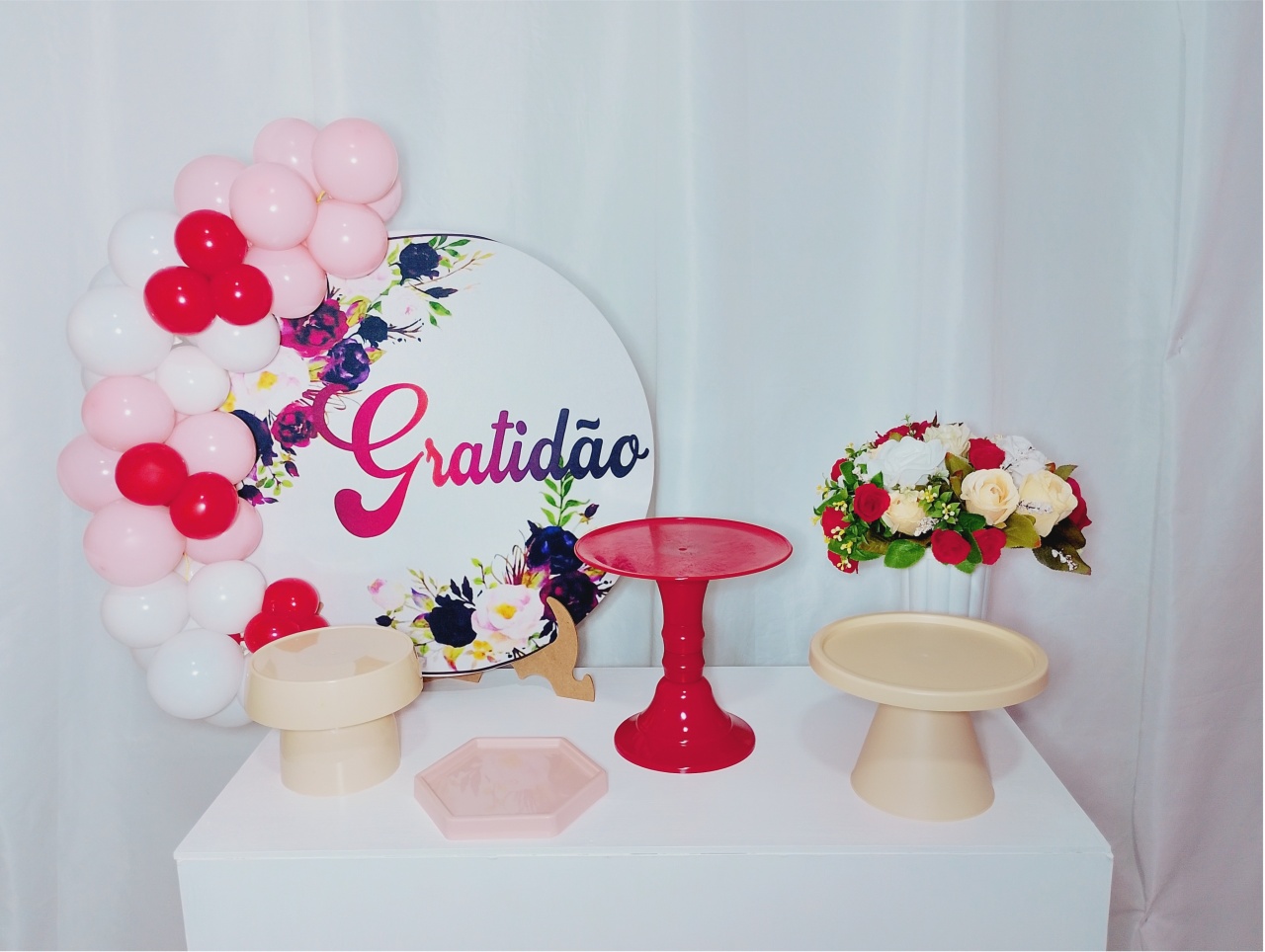 Festa Na Mesa Gratidão -  Jenaina Decoração e Locação 