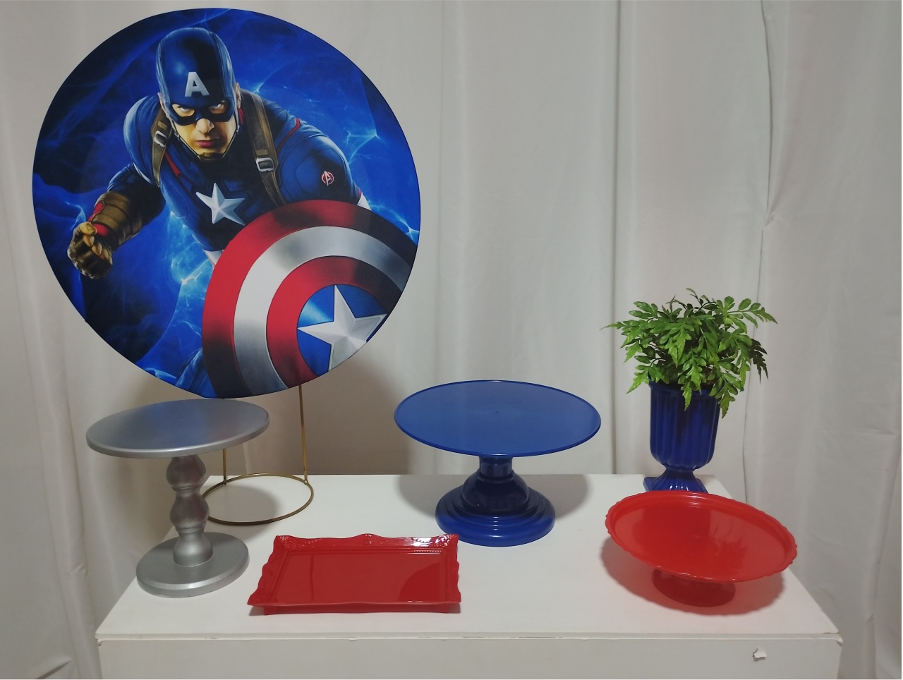 Festa Na Mesa Capitão América -  Jenaina Decoração e Locação 
