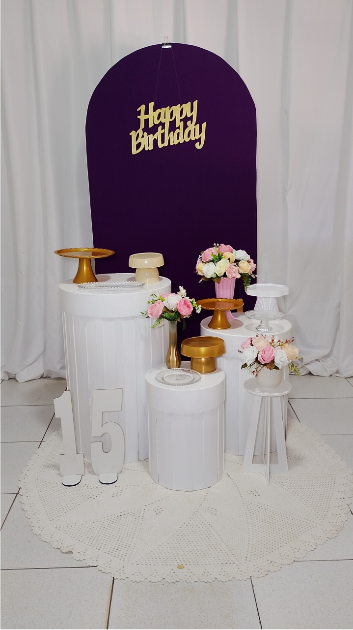 15 Anos Vinho E Branco -  Jenaina Decoração e Locação 