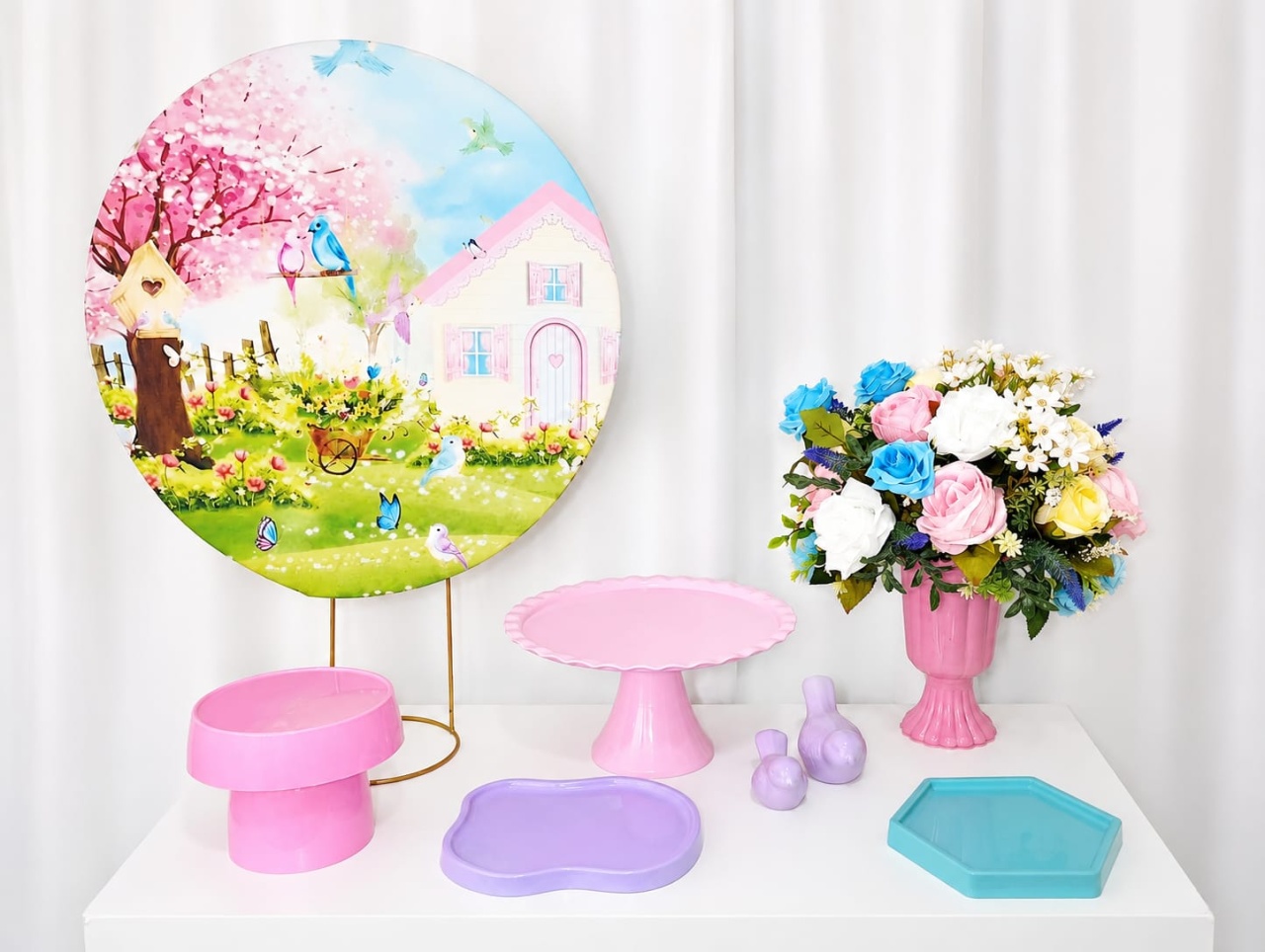 Festa Na Mesa Jardim -  Jenaina Decoração e Locação 