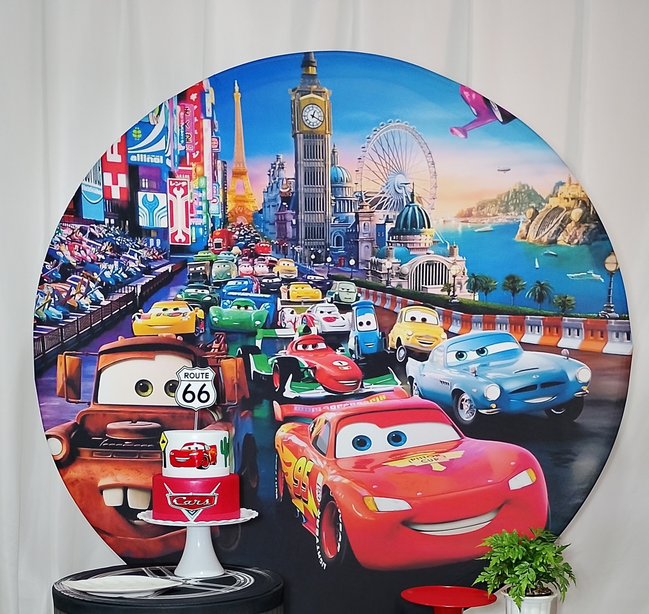 Painel Redondo Tecido Carros -  Jenaina Decoração e Locação 