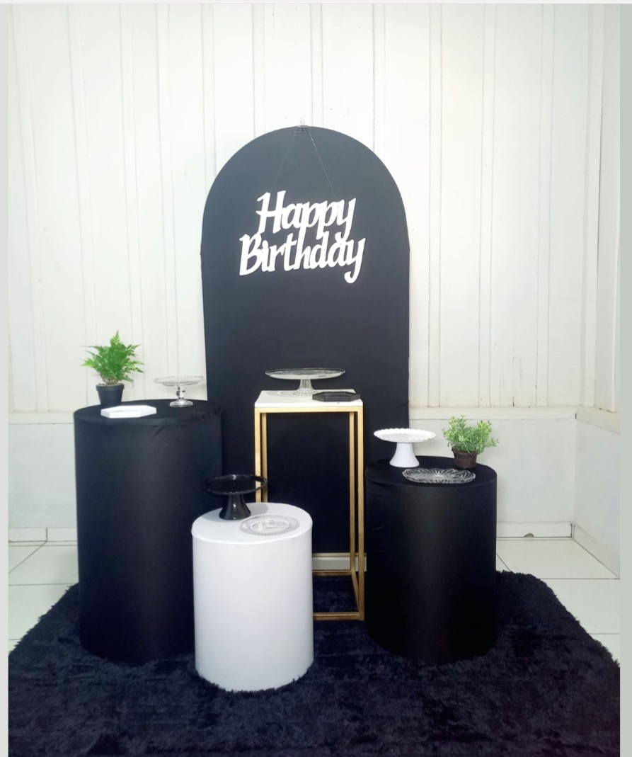 Adulto Preto -  Jenaina Decoração e Locação 