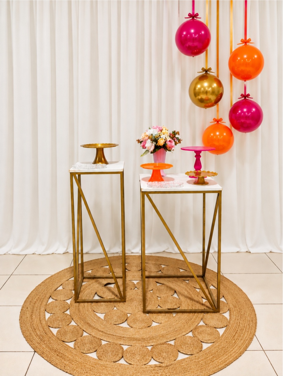 Rosa ,Dourado E Laranja -  Jenaina Decoração e Locação 