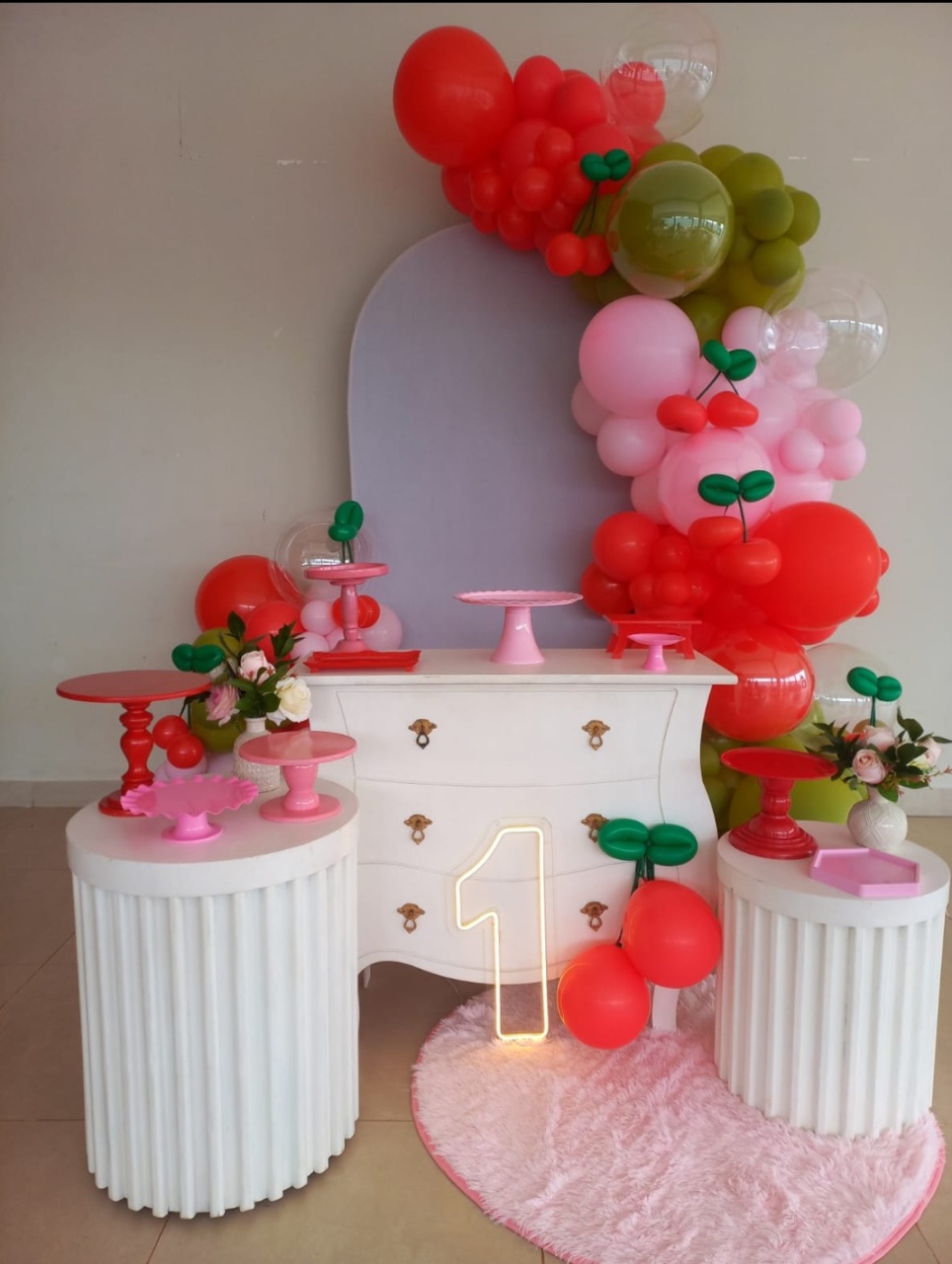 Cerejinha 🍒 -  Jenaina Decoração e Locação 