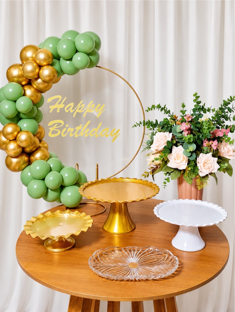 Festa Na Mesa (Verde E Dourado) -  Jenaina Decoração e Locação 