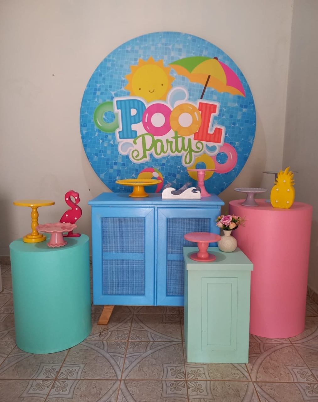 Pool Party Intermediário  -  Jenaina Decoração e Locação 