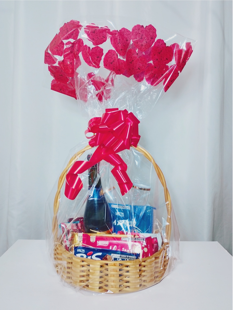 Cesta Personalizada -  Jenaina Decoração e Locação 