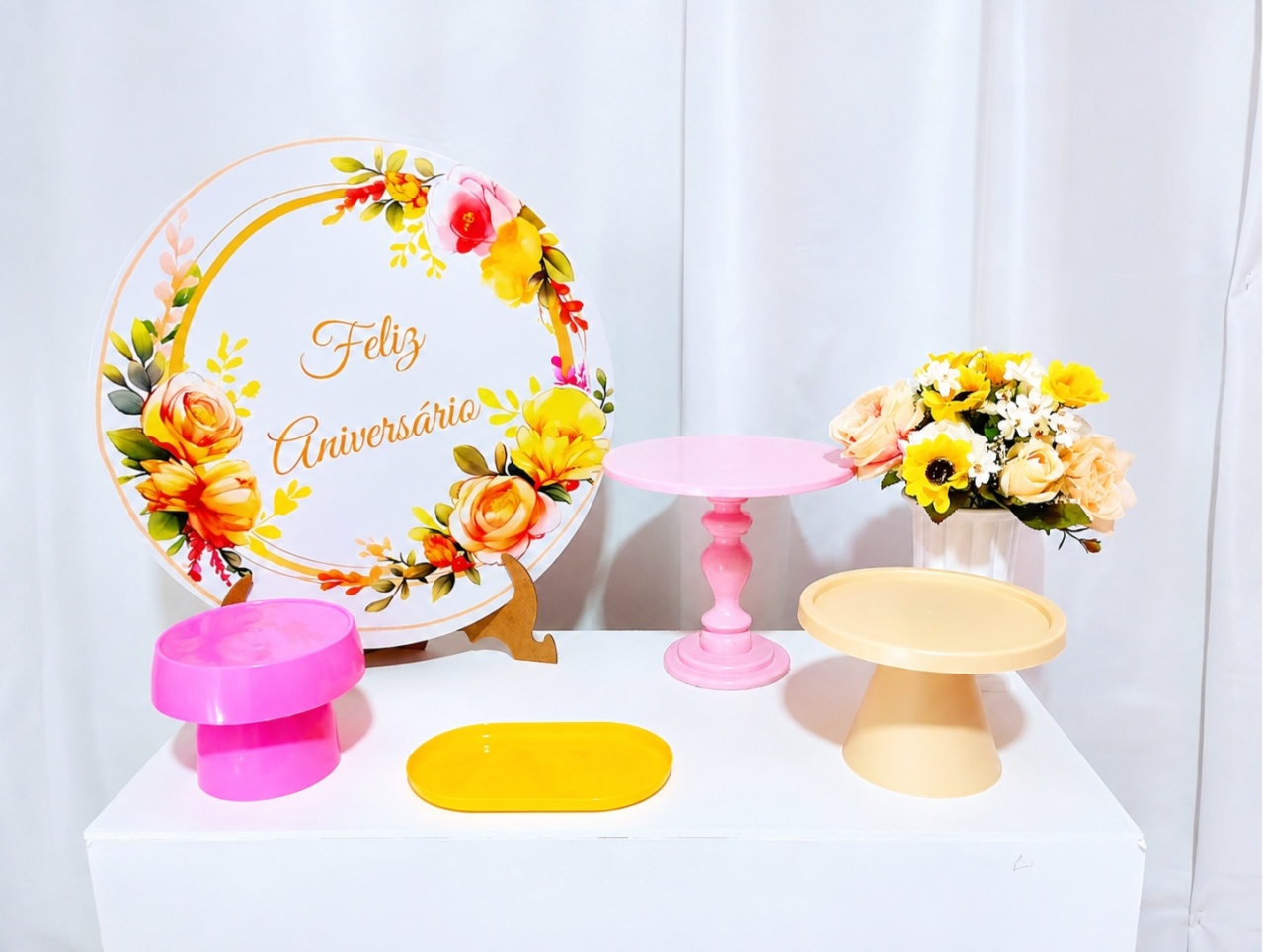 Kit Festa Na Mesa Feliz Aniversário -  Jenaina Decoração e Locação 