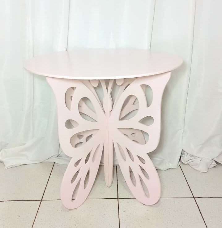 Mesa Borboleta🦋 -  Jenaina Decoração e Locação 