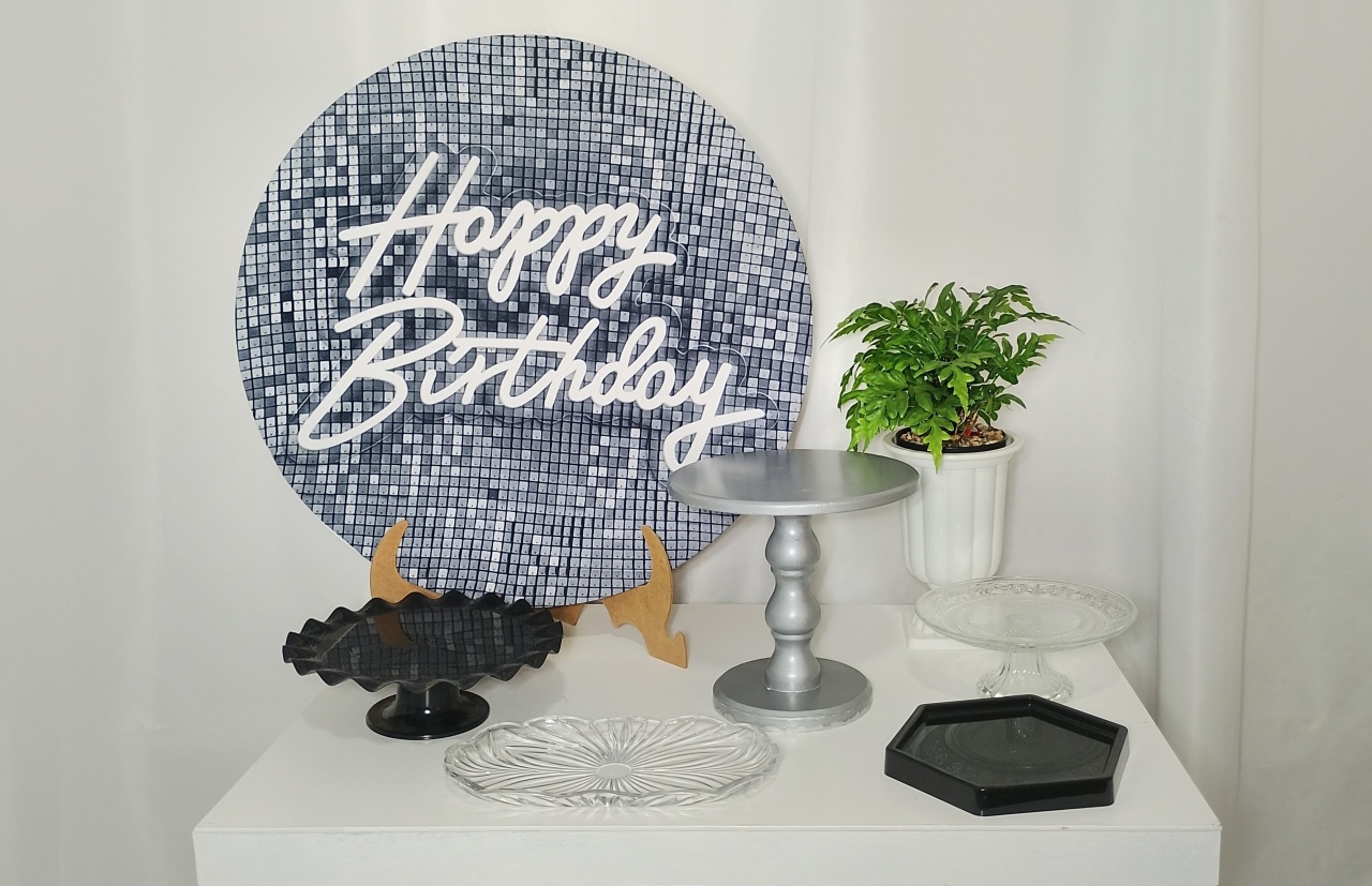 Prata Happy Birthady  -  Jenaina Decoração e Locação 