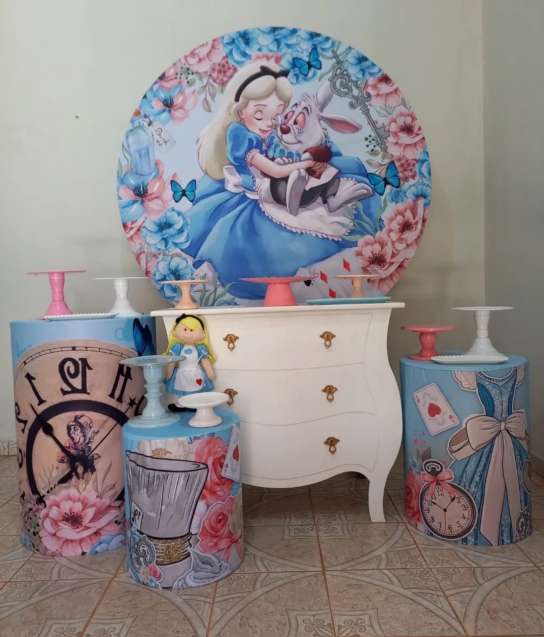 Alice No País das Maravilhas  -  Jenaina Decoração e Locação 