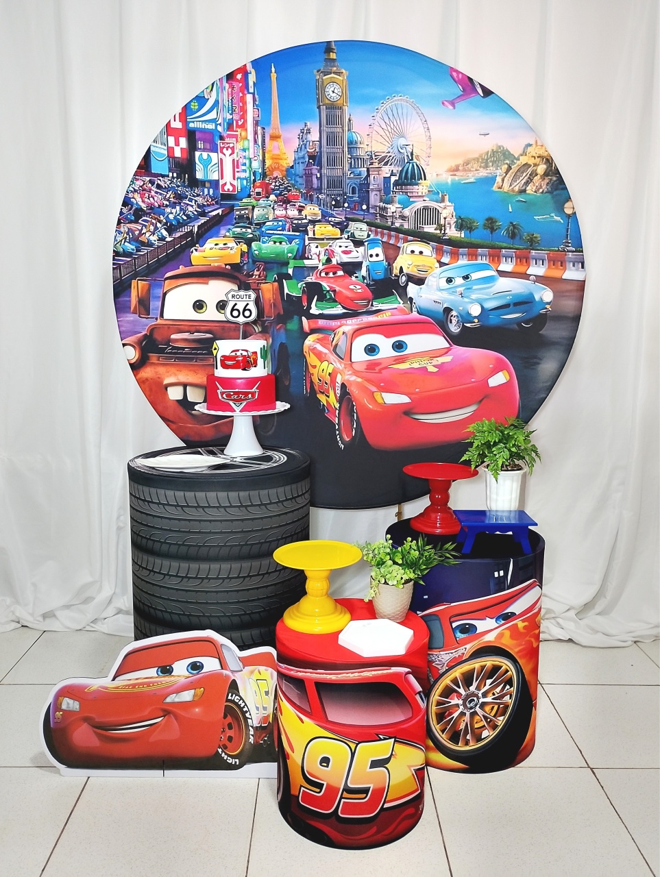 Kit Carros  Básico  -  Jenaina Decoração e Locação 
