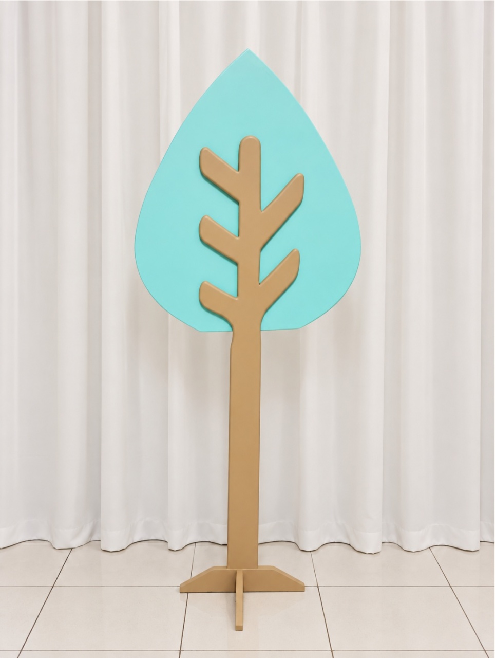 Árvore 🌳 -  Jenaina Decoração e Locação 