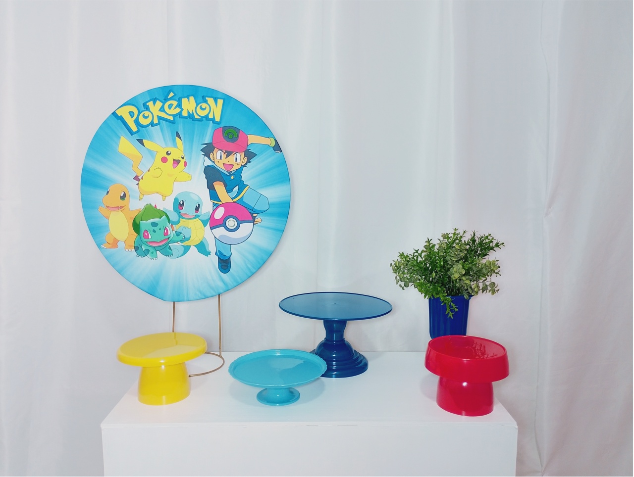 Festa Na Mesa Pokémon -  Jenaina Decoração e Locação 