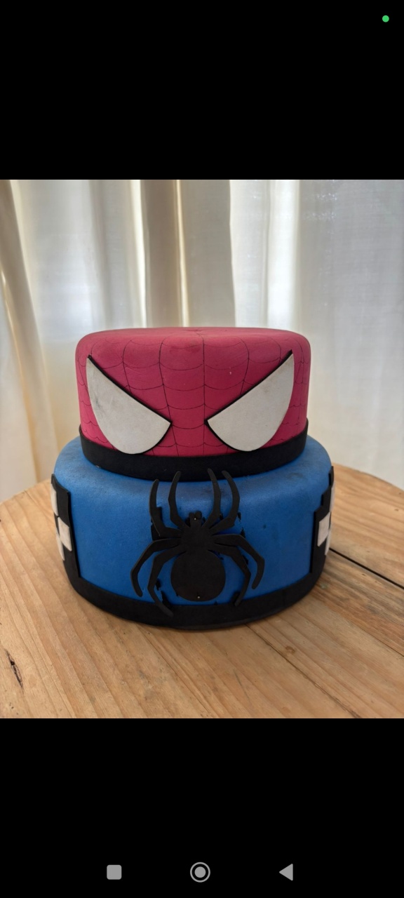 Bolo Fake 2 Andar Homen Aranha - SIMONE DOS REIS