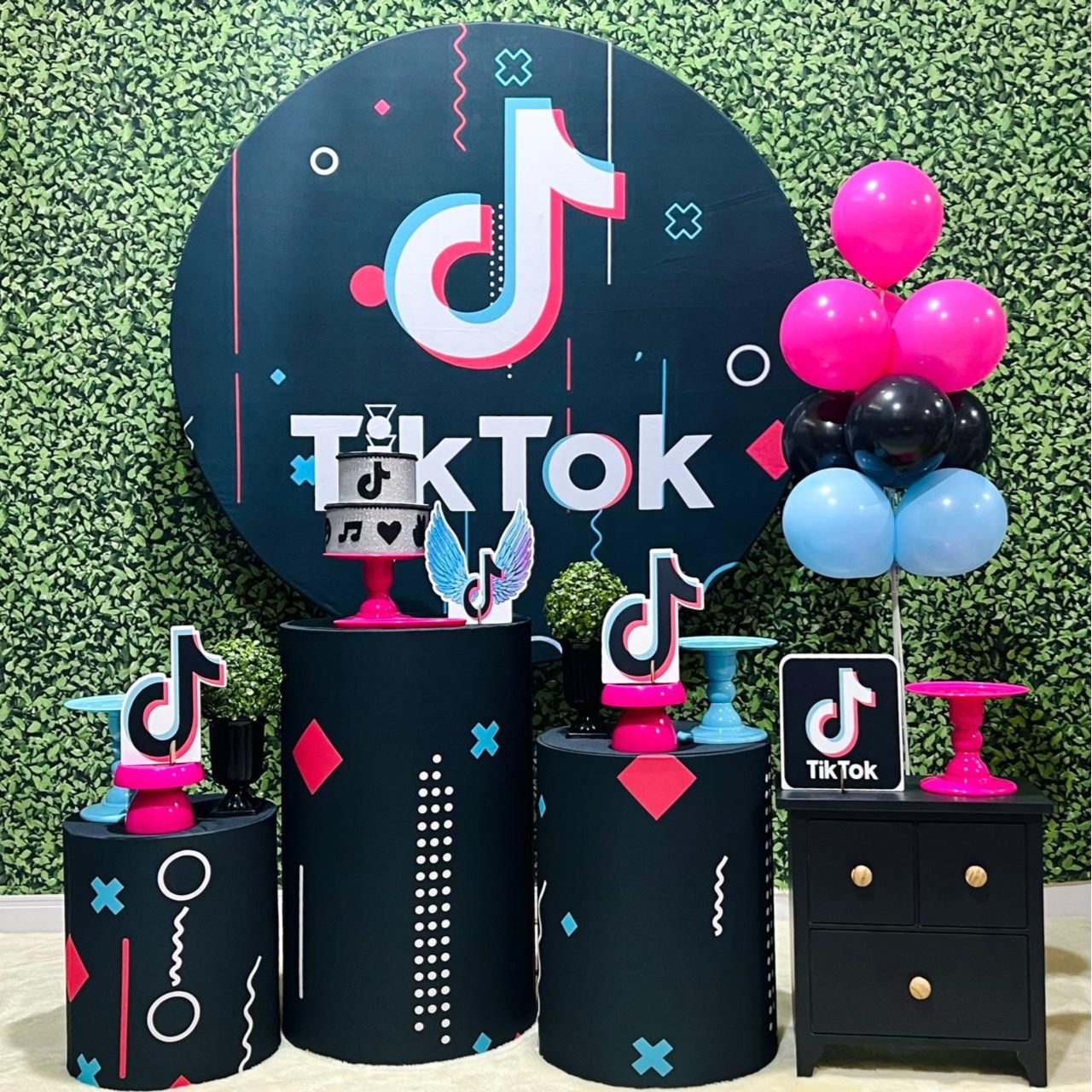 Tiktok Rosa - Léo Borges 