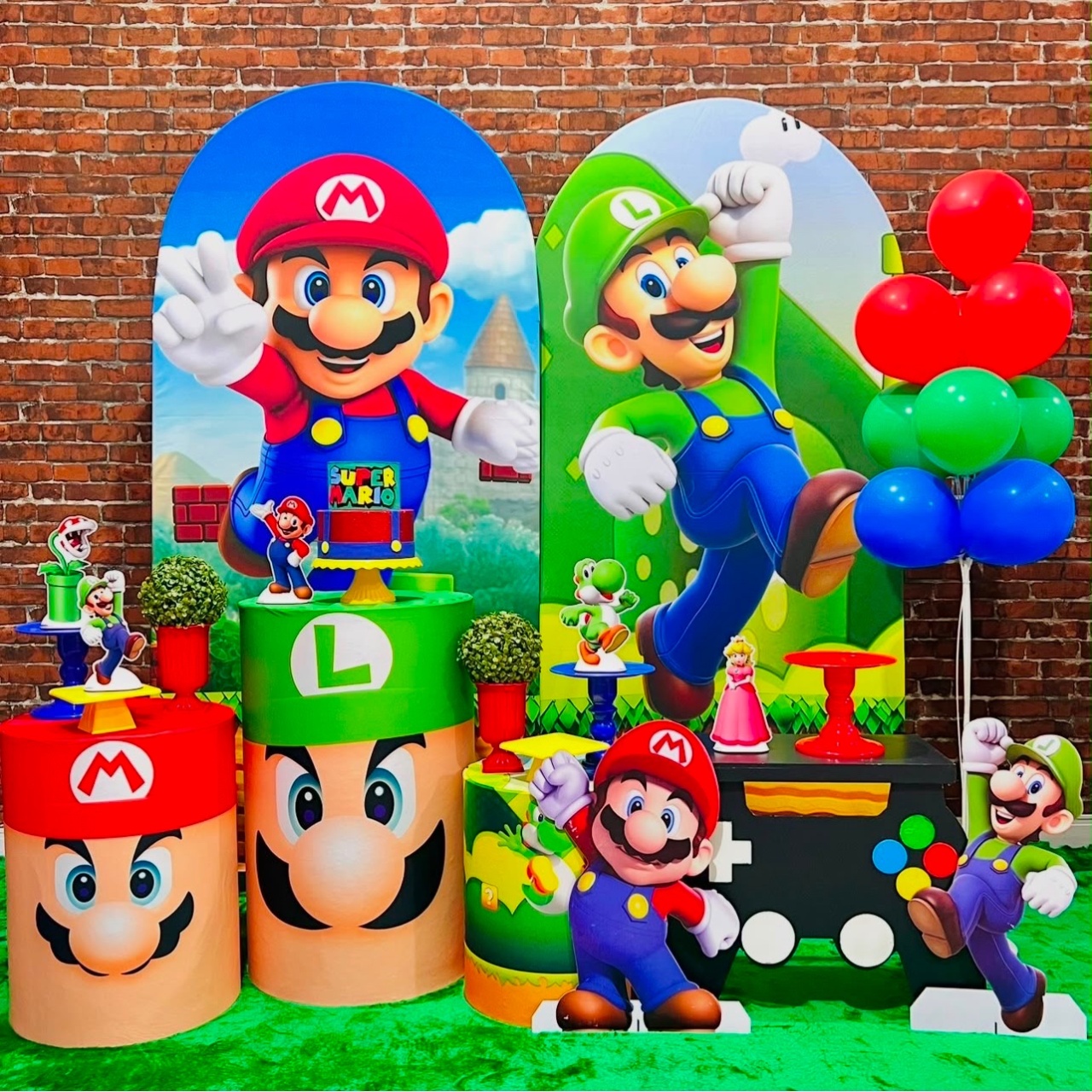 Super Mario Com Romanoss - Léo Borges 