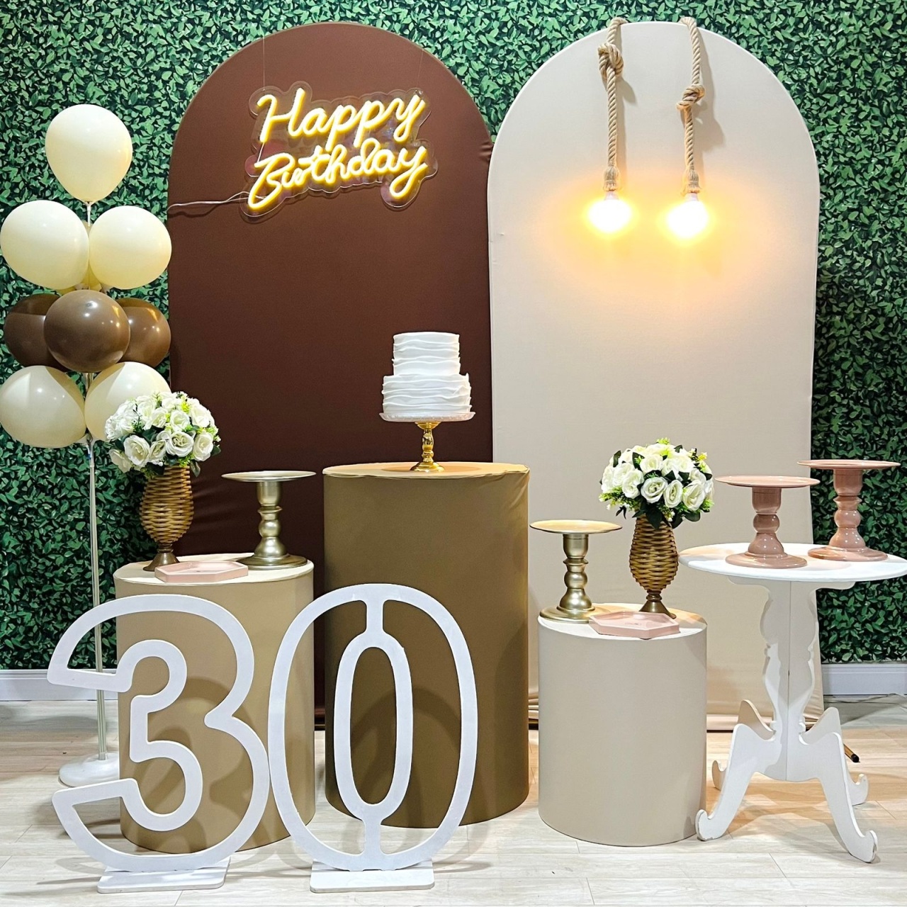 Happy Birthday Marron E Bege  - Léo Borges 