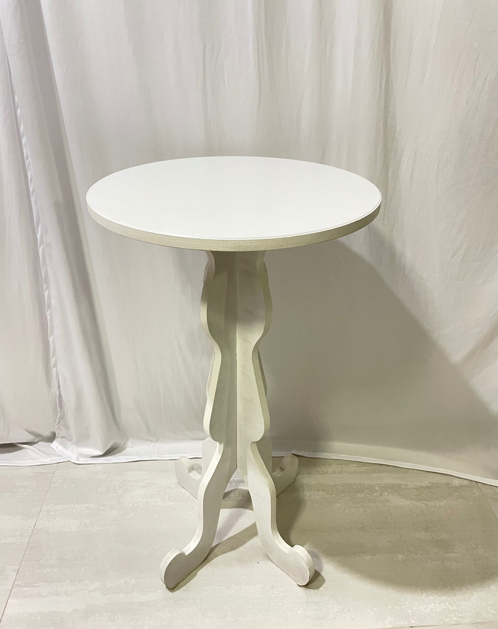 Mesa de Madeira Branca Alta  - Girassolfestas