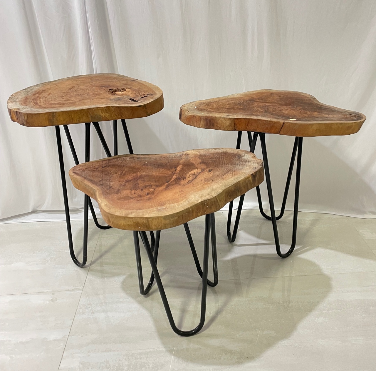 Mesa Pé de Ferro Tampo Madeira  - Girassolfestas